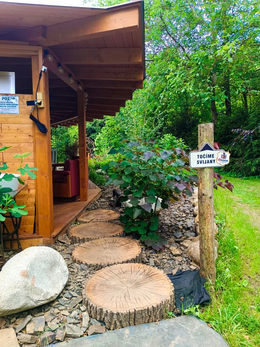 Příchod k občerstvení na Farmě Hranáč